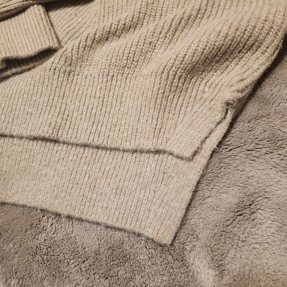 Sweater - Picture 2 of 4